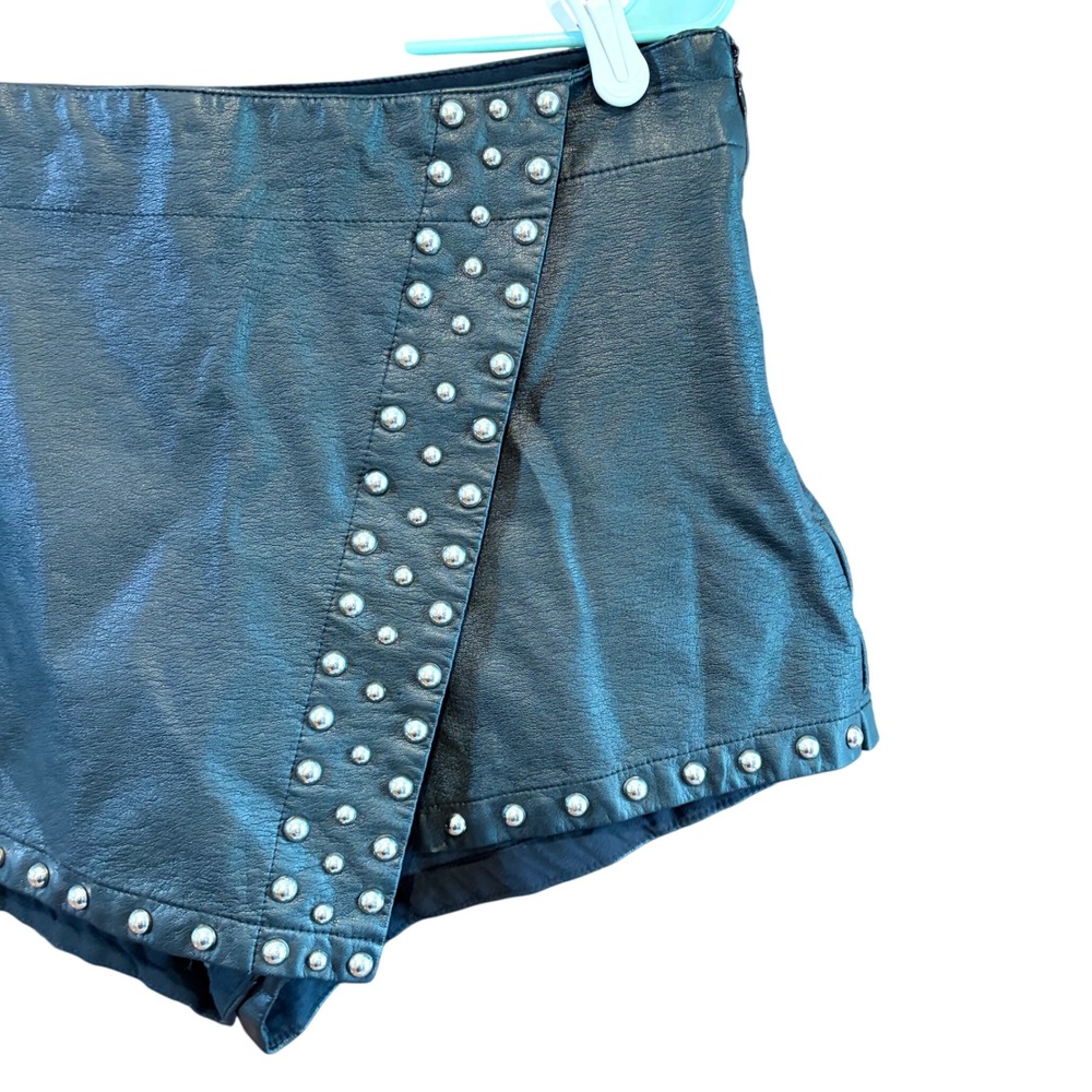 Free People Studded Faux Leather Skort Black Vegan Mini Skirt Shorts Size 10 - Picture 3 of 6